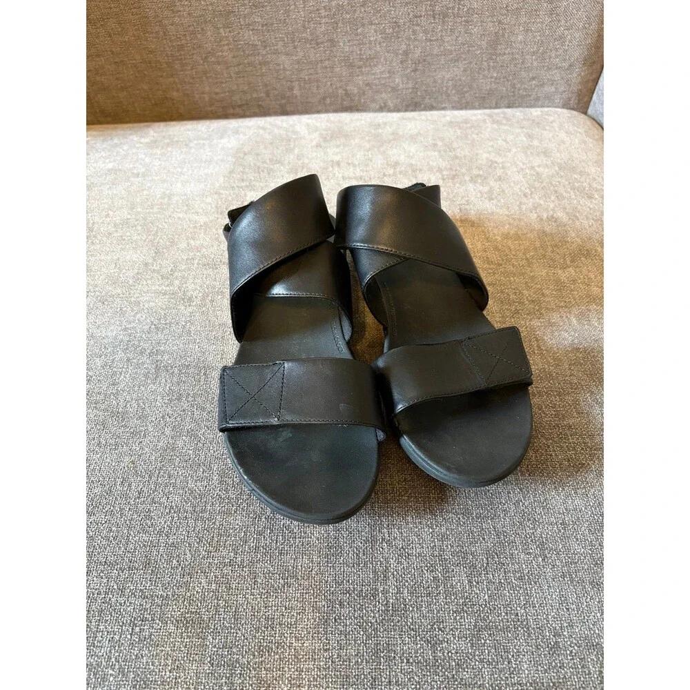 FitFlop Woman Carin Leather Back ankle Strap Sandals Size 9 in Black
